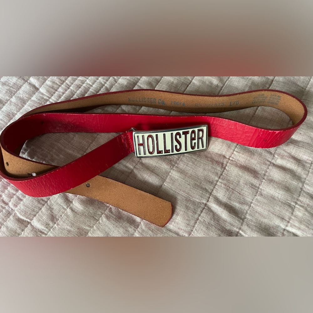 Hollister Red Enamel Logo Buckle - Picture 2 of 6